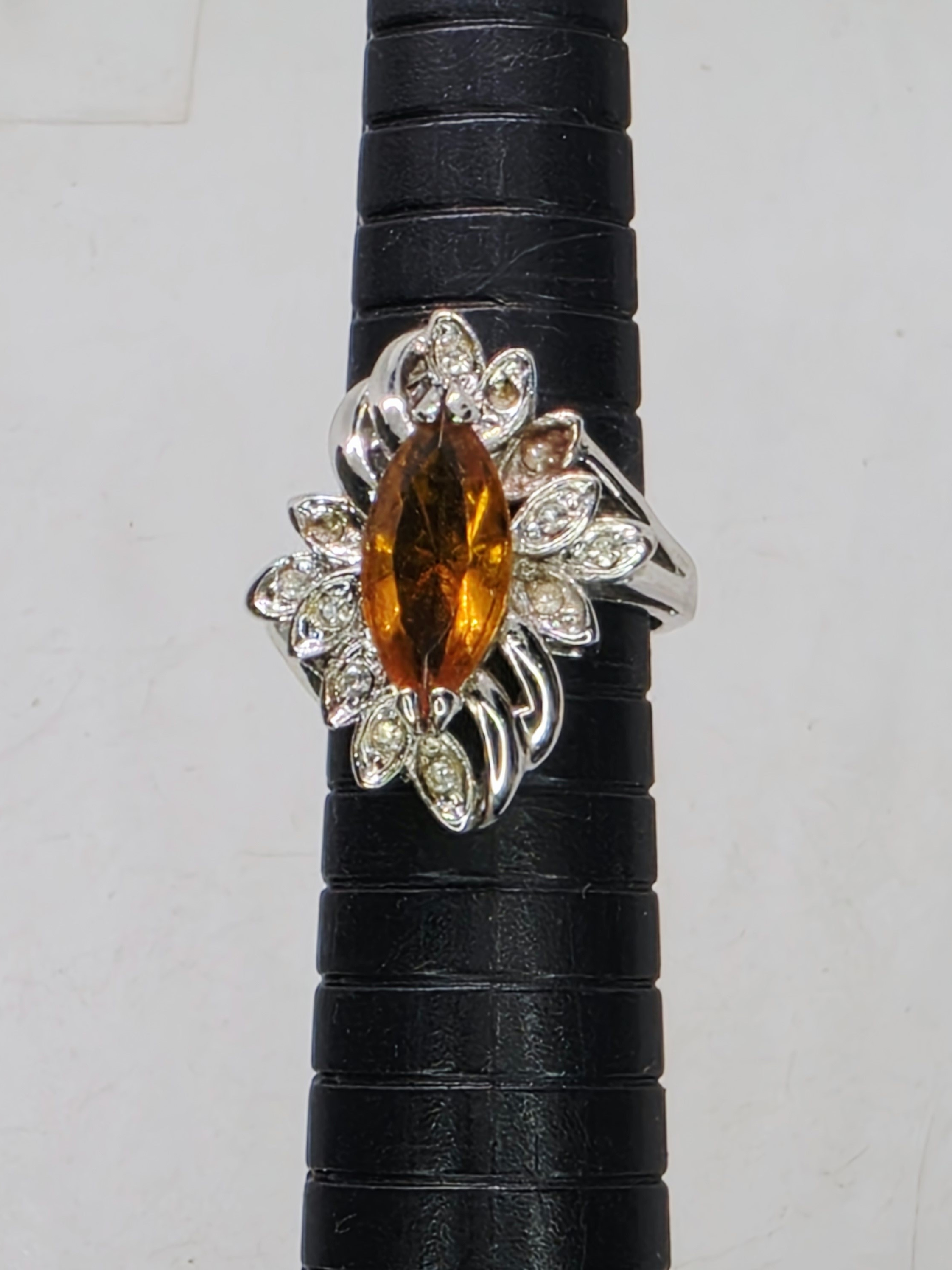 Vtg Amber Glass Faux Citrine Gold Tone Floral Sunburst Cluster Halo Ring Sz 6.75